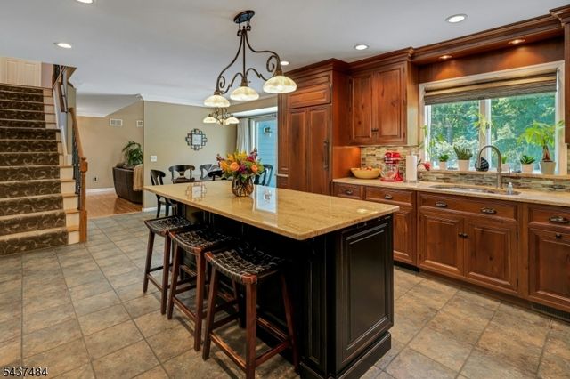 1 Curtis Trl, Bridgewater Twp., NJ 08836