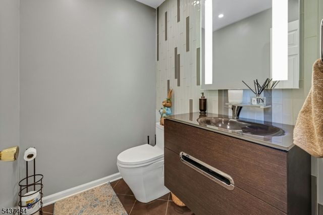 1 Curtis Trl, Bridgewater Twp., NJ 08836