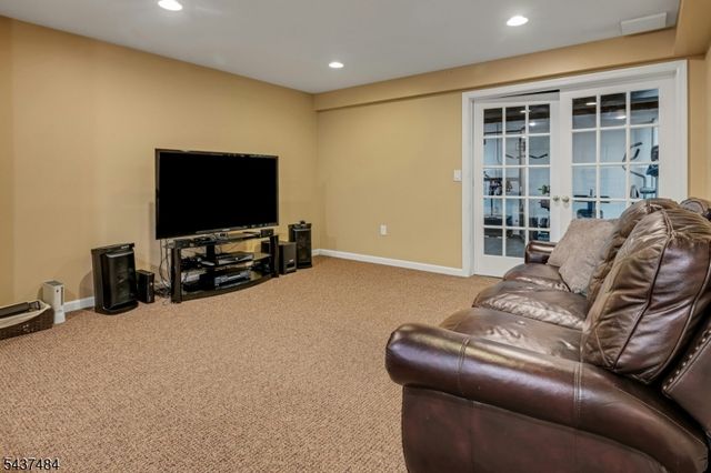 1 Curtis Trl, Bridgewater Twp., NJ 08836