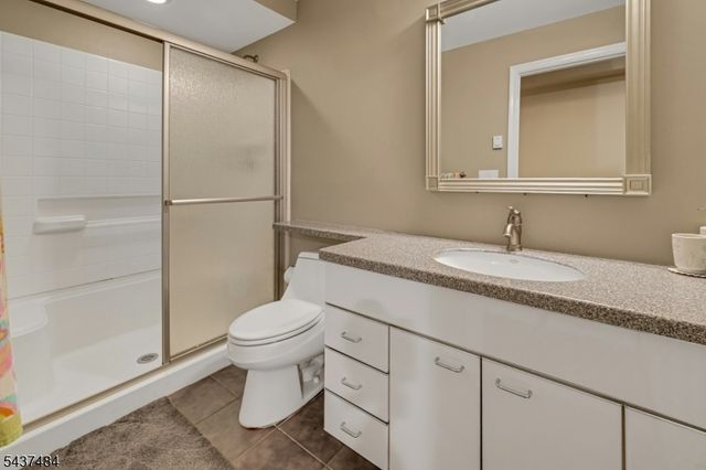 1 Curtis Trl, Bridgewater Twp., NJ 08836