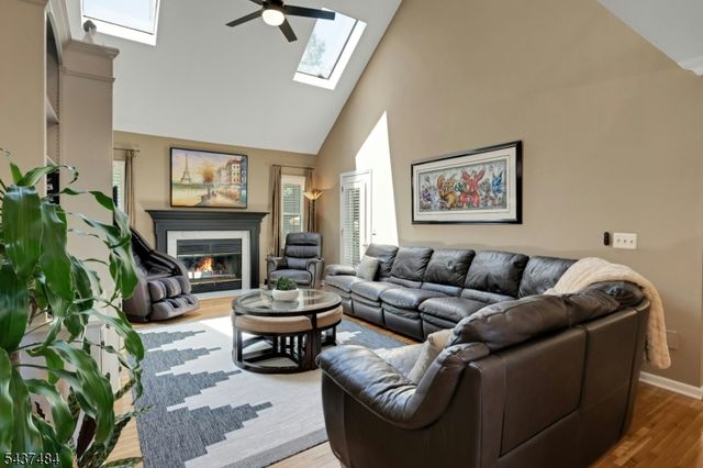 1 Curtis Trl, Bridgewater Twp., NJ 08836