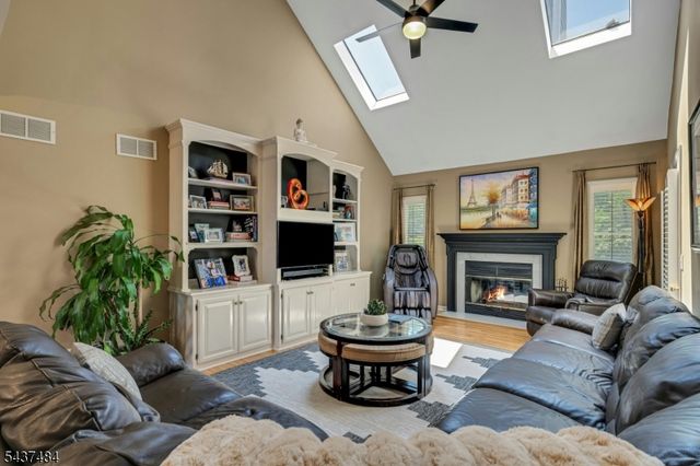 1 Curtis Trl, Bridgewater Twp., NJ 08836