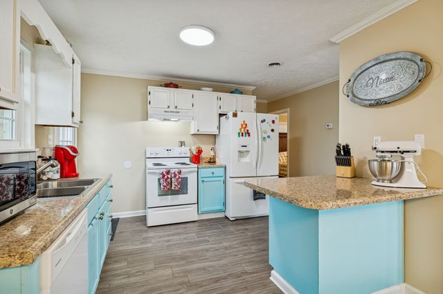 177 Lakeside Dr, Carthage, TN 37030