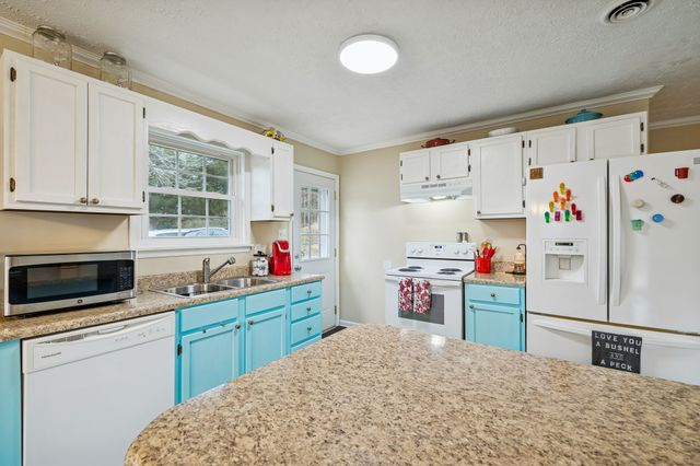 177 Lakeside Dr, Carthage, TN 37030