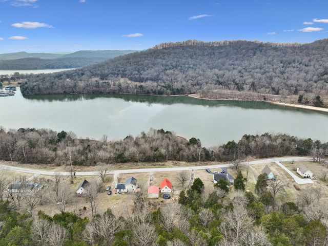 177 Lakeside Dr, Carthage, TN 37030