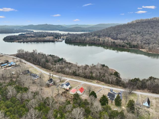 177 Lakeside Dr, Carthage, TN 37030