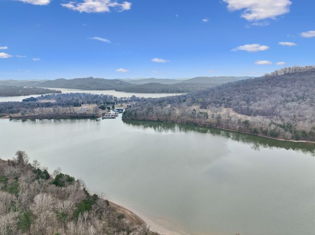177 Lakeside Dr, Carthage, TN 37030