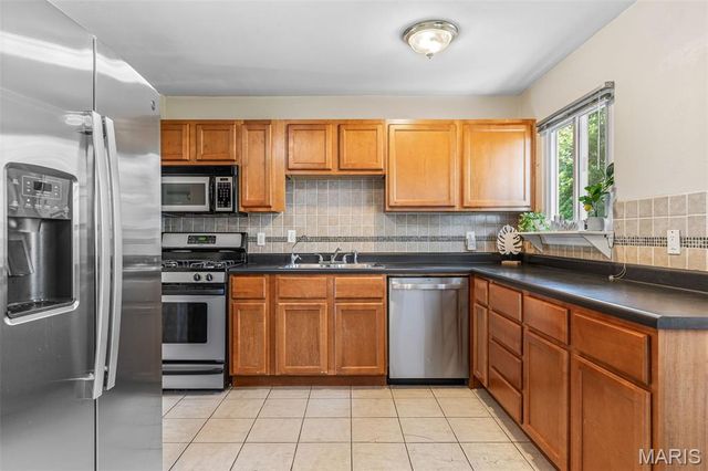 5572 Brookton Way, St Louis, MO 63128