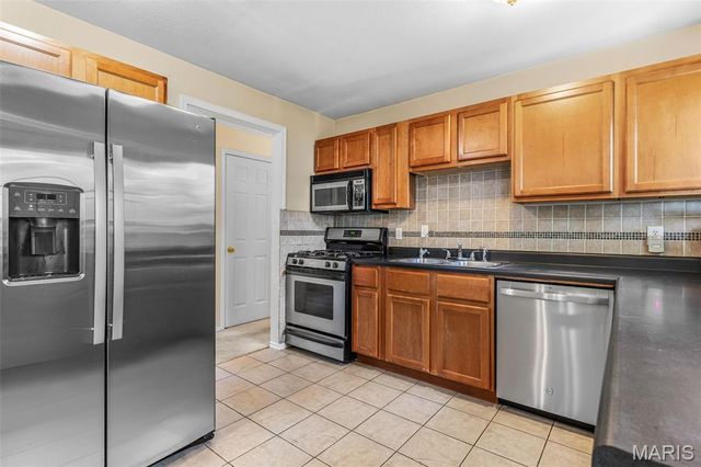 5572 Brookton Way, St Louis, MO 63128