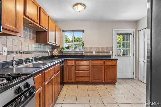 5572 Brookton Way, St Louis, MO 63128