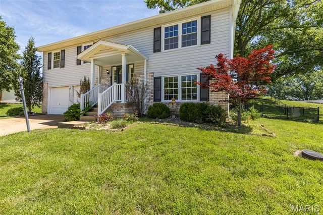 5572 Brookton Way, St Louis, MO 63128