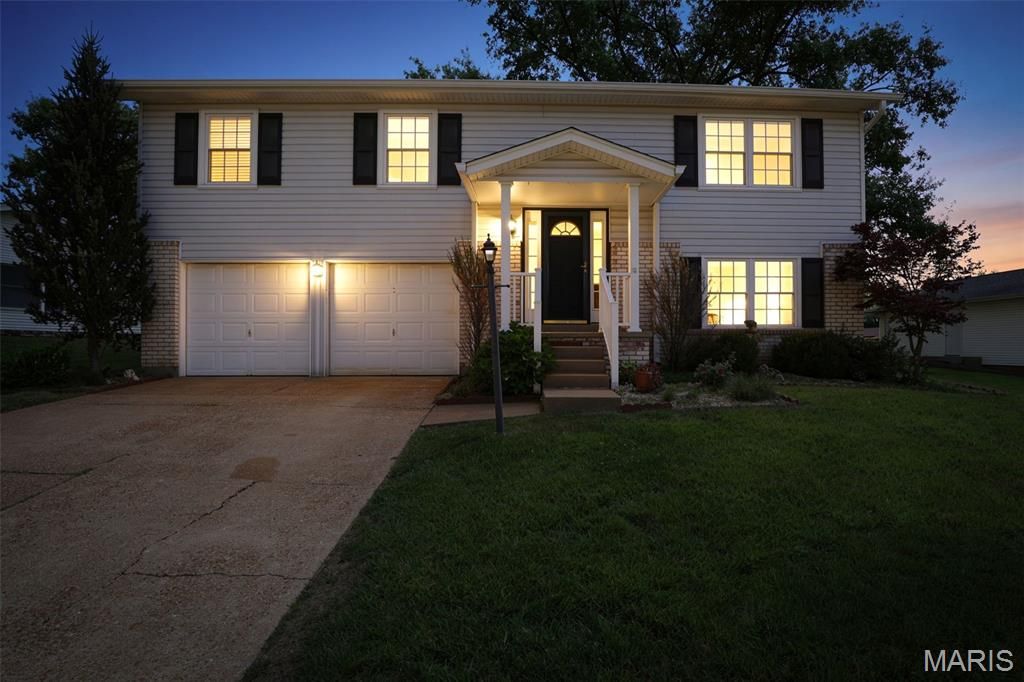 5572 Brookton Way, St Louis, MO 63128