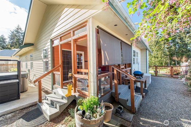2010 Westview Dr, Port Angeles, WA 98363