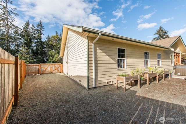 2010 Westview Dr, Port Angeles, WA 98363