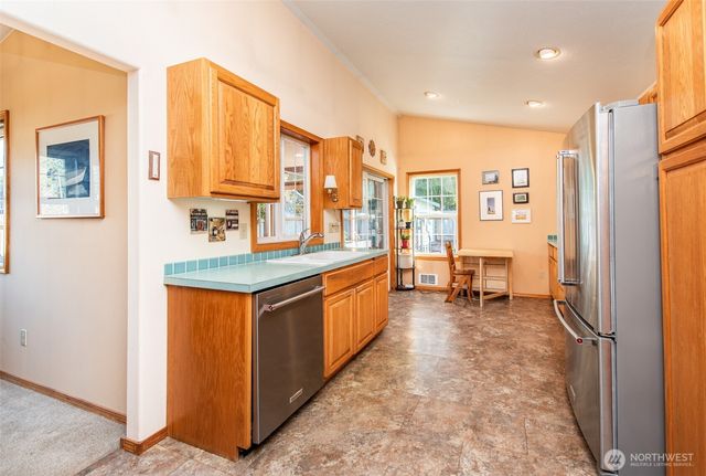 2010 Westview Dr, Port Angeles, WA 98363
