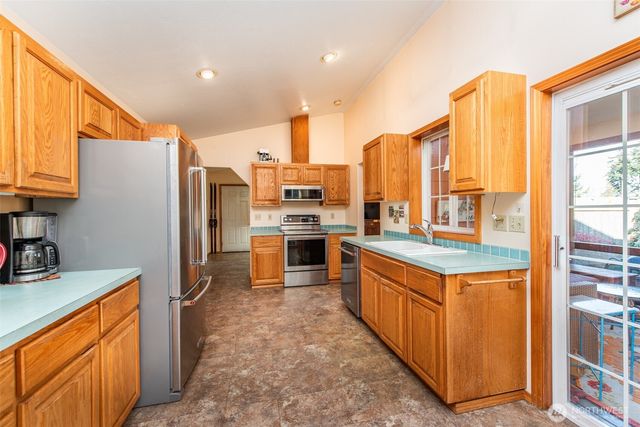 2010 Westview Dr, Port Angeles, WA 98363