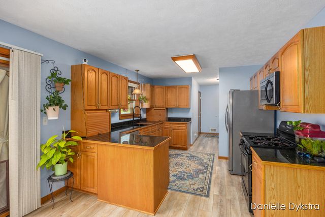 10675 Mieras Drive Ne, Algoma Twp, MI 49345