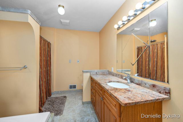 10675 Mieras Drive Ne, Algoma Twp, MI 49345