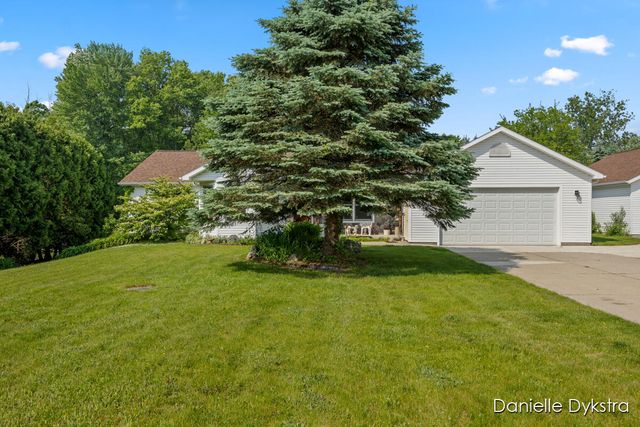 10675 Mieras Drive Ne, Algoma Twp, MI 49345