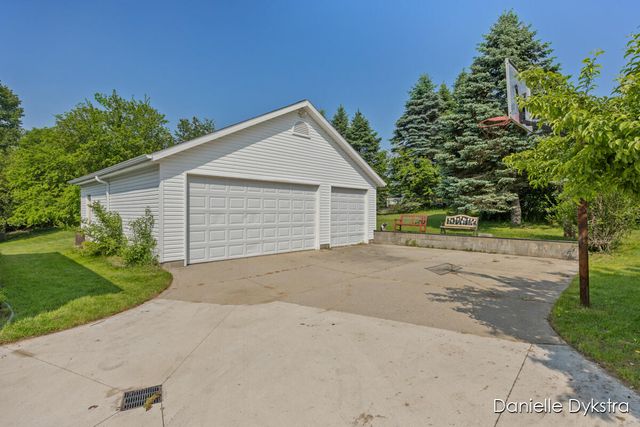 10675 Mieras Drive Ne, Algoma Twp, MI 49345