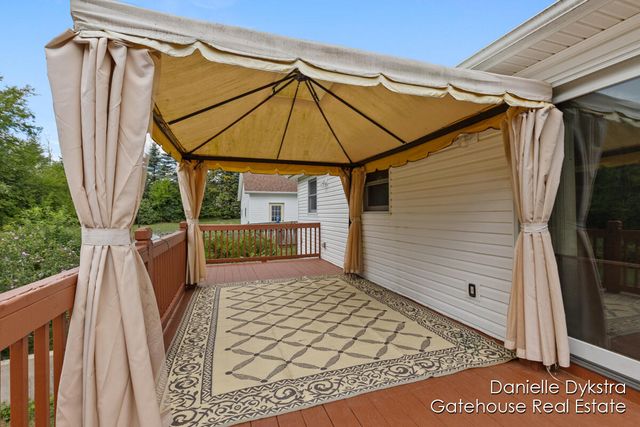 10675 Mieras Drive Ne, Algoma Twp, MI 49345