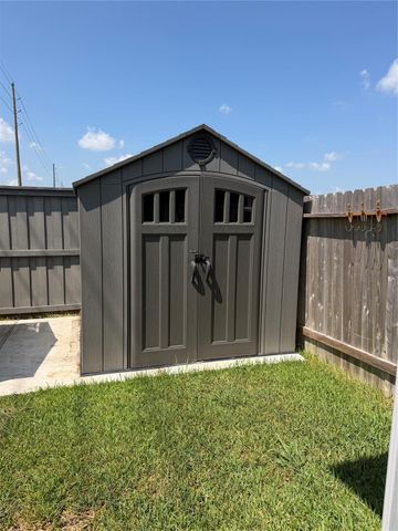 2035 Woodlark Way, Sealy, TX 77474