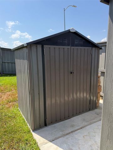 2035 Woodlark Way, Sealy, TX 77474