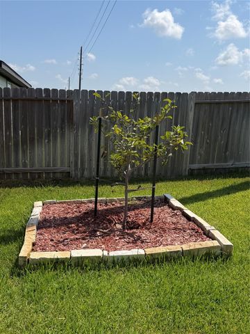 2035 Woodlark Way, Sealy, TX 77474