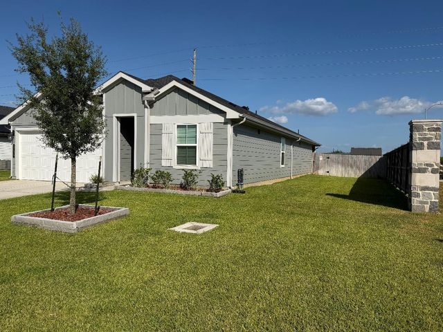 2035 Woodlark Way, Sealy, TX 77474