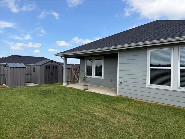 2035 Woodlark Way, Sealy, TX 77474