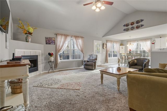 3 Roddam Lane, Bella Vista, AR 72715