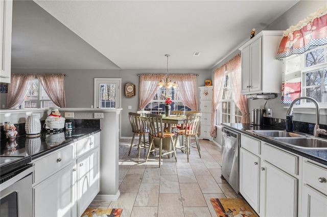 3 Roddam Lane, Bella Vista, AR 72715