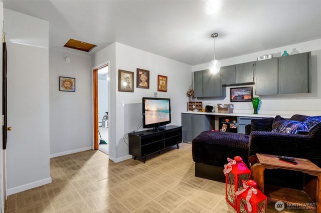 10693 SE Handicap Drive, Warden, WA 98857