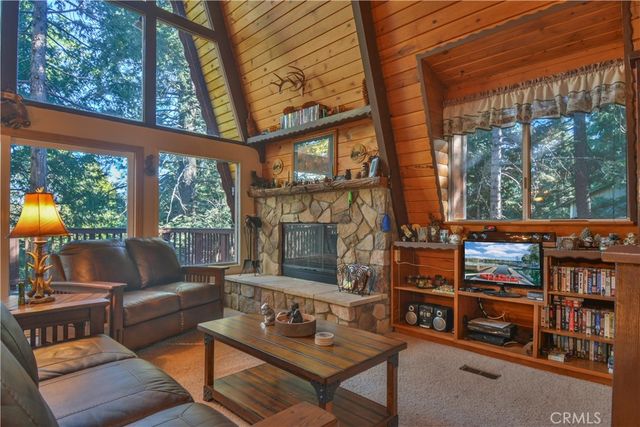 453 Oriole Drive, Twin Peaks, CA 92391