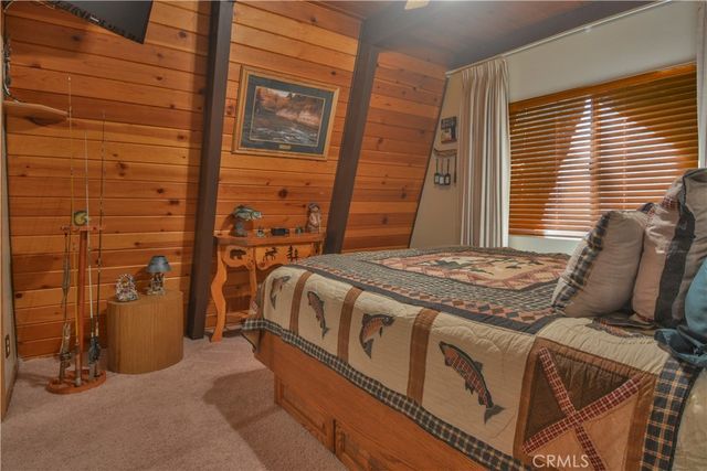 453 Oriole Drive, Twin Peaks, CA 92391
