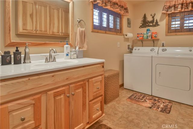 453 Oriole Drive, Twin Peaks, CA 92391