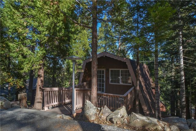 453 Oriole Drive, Twin Peaks, CA 92391