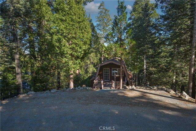 453 Oriole Drive, Twin Peaks, CA 92391