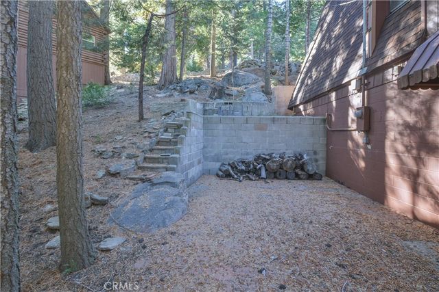 453 Oriole Drive, Twin Peaks, CA 92391