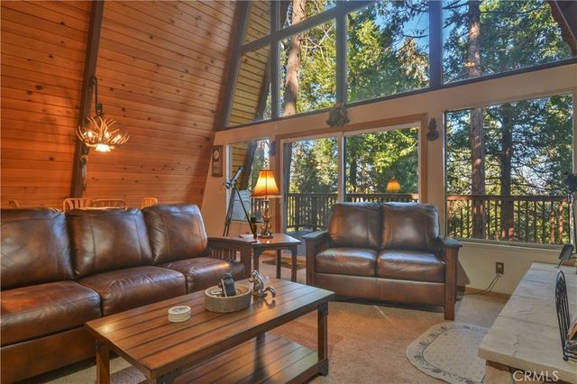 453 Oriole Drive, Twin Peaks, CA 92391