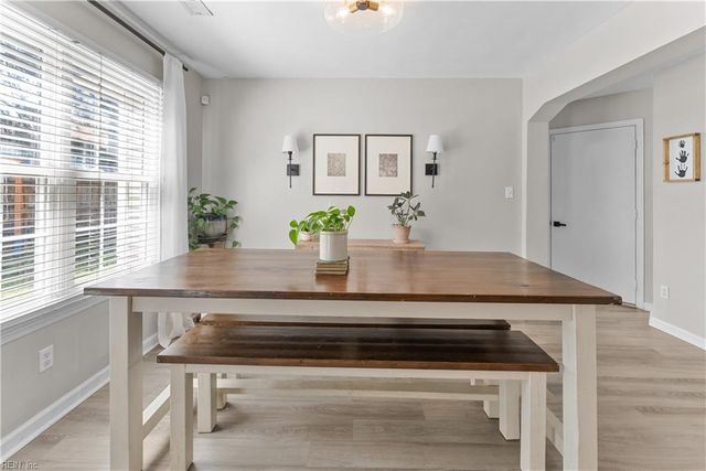 61 Centre Port CIR, Portsmouth, VA 23703