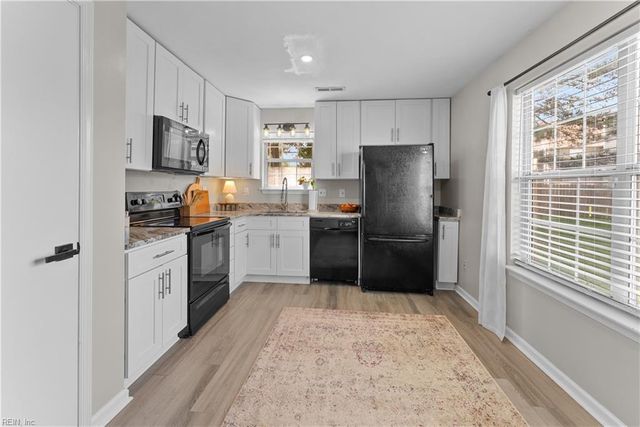 61 Centre Port CIR, Portsmouth, VA 23703