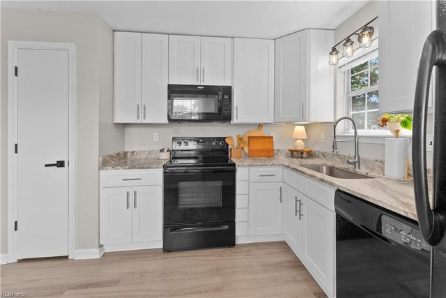 61 Centre Port CIR, Portsmouth, VA 23703