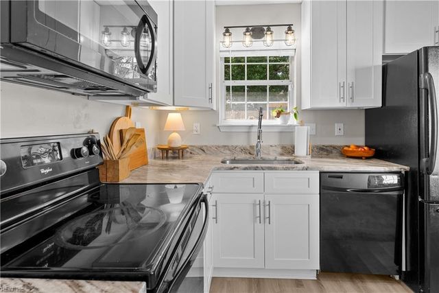 61 Centre Port CIR, Portsmouth, VA 23703