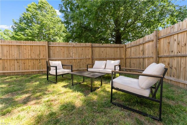 61 Centre Port CIR, Portsmouth, VA 23703