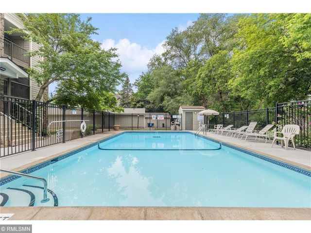 2120 Ridge Drive 31, Saint Louis Park, MN 55416