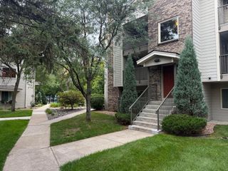 2120 Ridge Drive 31, Saint Louis Park, MN 55416