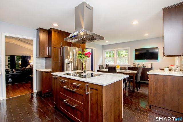 10 Blackberry Lane, Norwalk, CT 06850