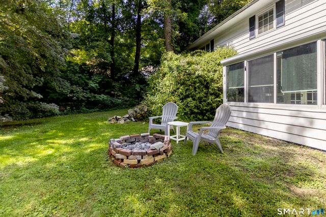 10 Blackberry Lane, Norwalk, CT 06850