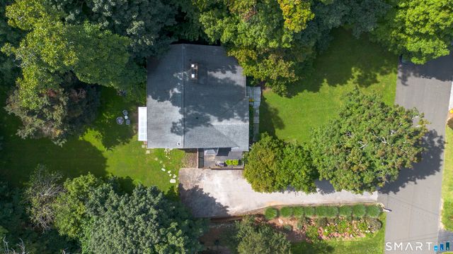 10 Blackberry Lane, Norwalk, CT 06850
